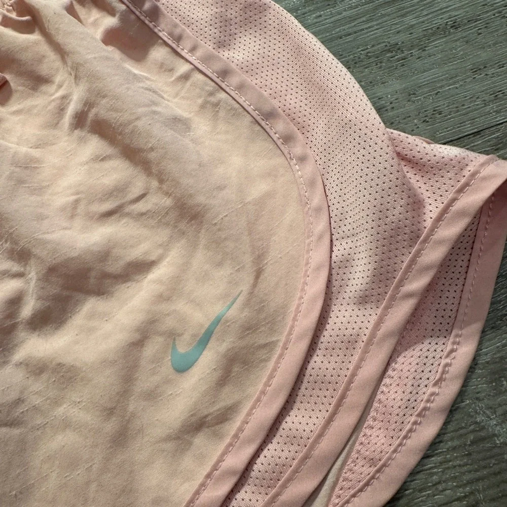 Nike Running Shorts Womens XS Pink Polyester Dri-FIT Tempo Mid-Rise DB4487-632